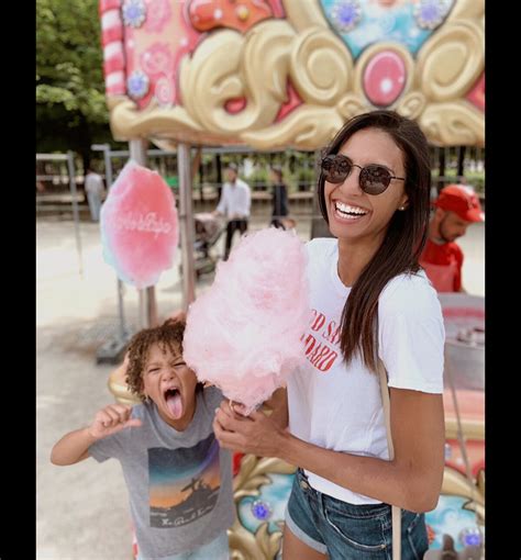 Photo Chlo Mortaud Pose Avec Son Fils Paris En Juin