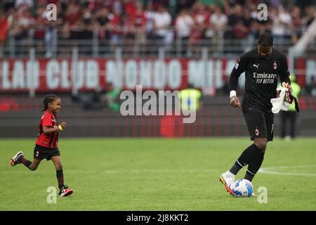 Mike Maignan de l AC Milan joue avec ses filles à la fin de la série Un