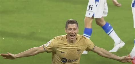 Ale strzał Lewandowski trafia w hicie Sevilla Barcelona WIDEO