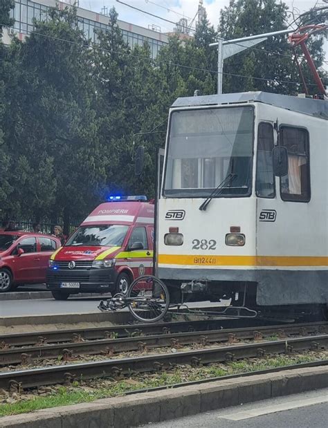 Biciclist accidentat de tramvai pe Calea Rahovei din București