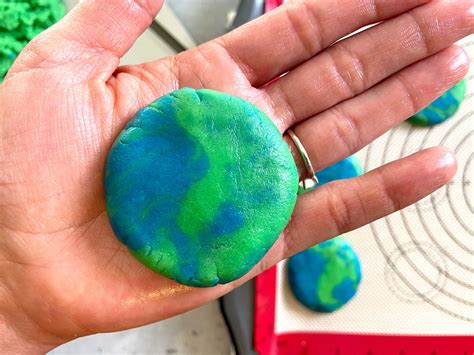 Fun And Easy Earth Cookies For Earth Day Raising Veggie Lovers