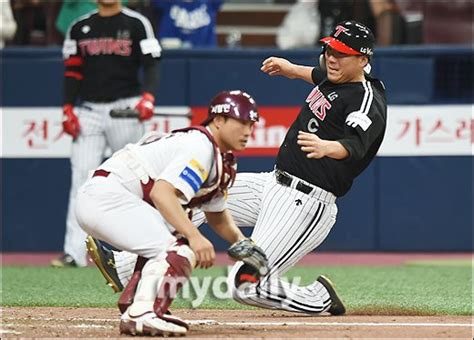 꽉 막힌 Lg 타선 결국 클린업트리오가 뚫었다 네이트 스포츠