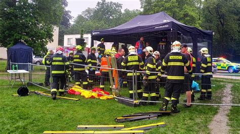 Tragedia W Czeskim Libercu Piorun Uderzy W Drzewo Pod Kt Rym