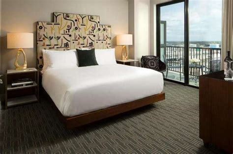 15 Best Houston Hotels With Balcony And View