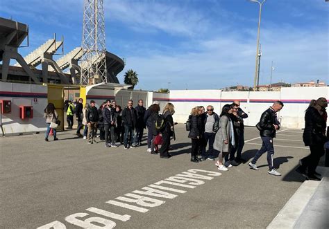 Cagliari Omaggio A Gigi Riva Col Torino Maglia Speciale Col Suo Numero