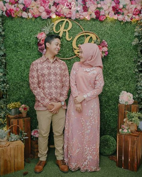 9 Ide Baju Couple Lamaran Yang Kompak Dengan Pasangan