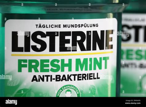 Listerine Mouthwash Hi Res Stock Photography And Images Alamy