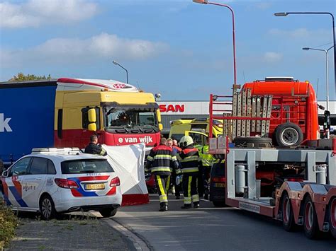 Fotonieuws Fietser 67 Komt Om Het Leven Bij Botsing Met Vrachtwagen