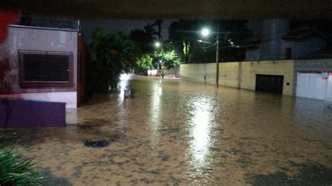 Temporal Alaga Ruas E Casas Em Montes Claros No Norte De Minas