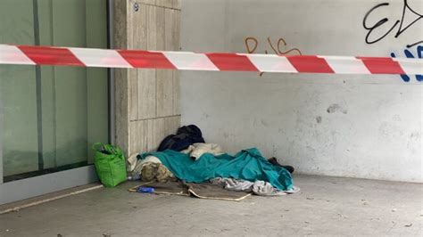 Tragedia Della Solitudine A Lecce Trovato Senza Vita Un Clochard In