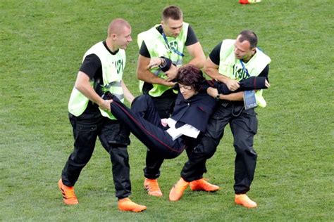 Quiénes Son Pussy Riot El Grupo Que Invadió La Cancha En La Final Del