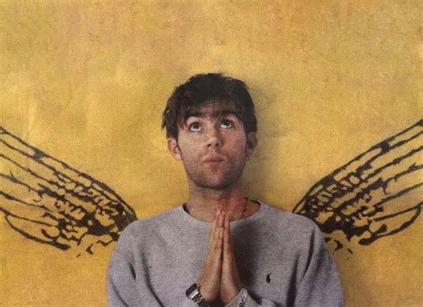 Damon As An Angel Awwww Damon Albarn Noel Gallagher Gorillaz Pulp