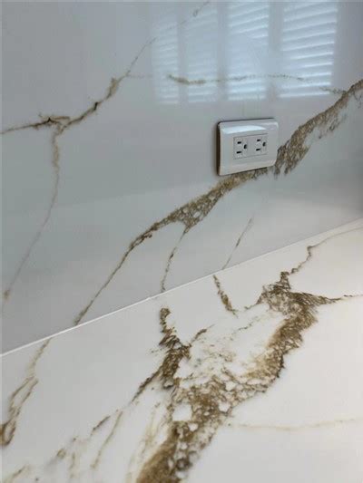 Calacatta Gold Seaside Sunset Engineered Quartz Marble Доставчици и