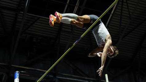 Athlétisme le Suédois Armand Duplantis franchit 6 22m et améliore son