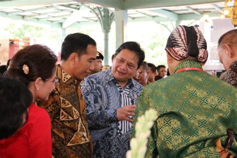 Hari Batik Nasional Jokowi Jadikan Batik Sebagai Duta Budaya Indonesia Monitor