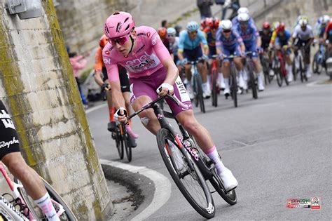 Tras amenaza de expulsión del Giro 2024 Pogacar le responde a la UCI