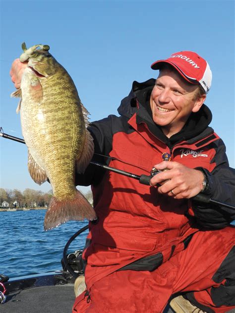 Super Shallow Smallmouth Bass In Fisherman