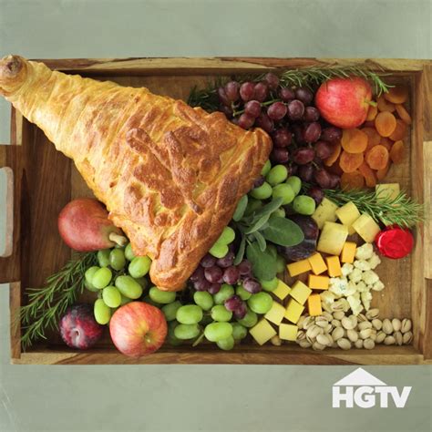 Bread Cornucopia Thanksgiving Centerpiece Ideas