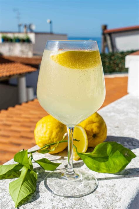 Limoncello Spritz Easy Summer Cocktail Cooking With Ayeh