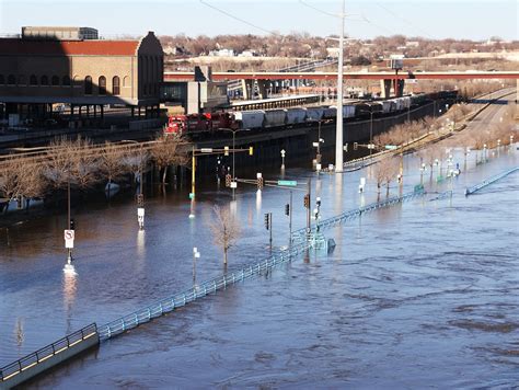 Photos: Mississippi River flooding in St. Paul | MPR News