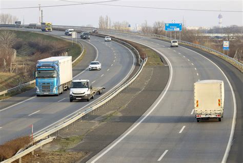 Torlódik a forgalom az M5 ösön Röszke felé