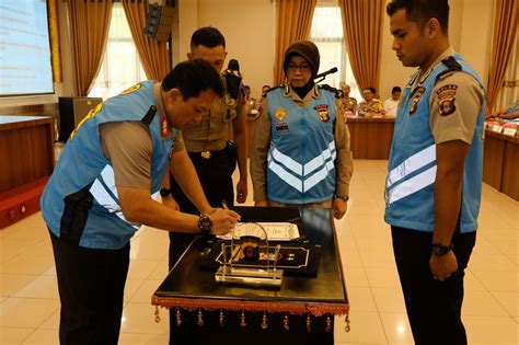 Wakapolda Kaltim Pimpin Pengambilan Sumpah Dan Penandatanganan Pakta