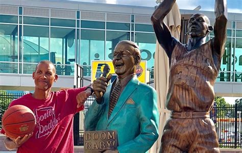 Miller Visits Children's Museum Statue During Indiana Trip | NBA.com