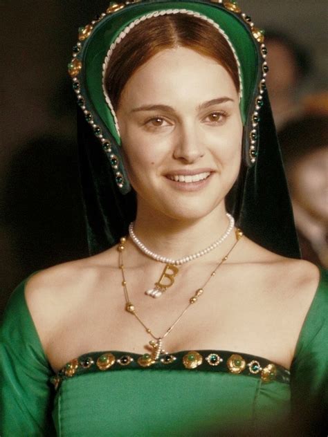 you look for dead men’s shoes on Tumblr: Anne Boleyn + her “B” necklace ...