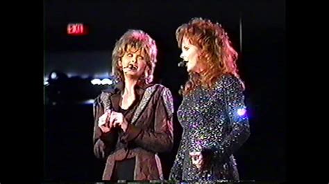 Does He Love You Reba Mcentire And Linda Davis 1996 Youtube