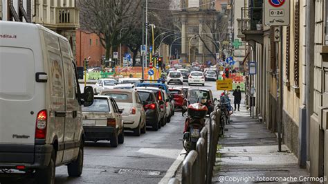 La Pioggia Notturna Ritarda L Asfaltatura In Via Bolognese Traffico A