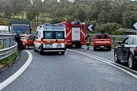 Incidente Sull A All Altezza Dello Svincolo Di Rosarno Un Morto E Due