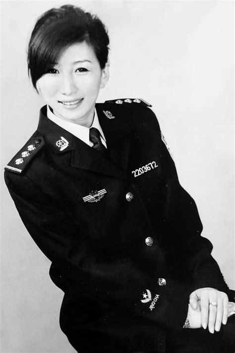 她是长春最美女警，救人后只说“我是人民警察”，与被救者成母女