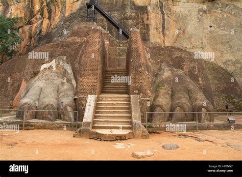 Sigiriya Rock Temple Hi Res Stock Photography And Images Alamy