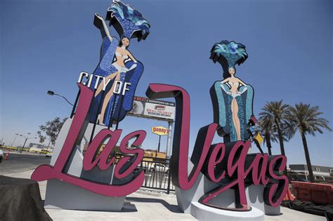 New Downtown Las Vegas Sign Goes Retro City Officials Embrace Vintage