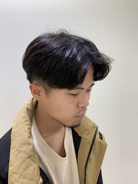 センターパートニュアンスパーマ｜ヘアカタログ｜高級理容室・床屋・ヘアサロン｜premium Barber（プレミアムバーバー）