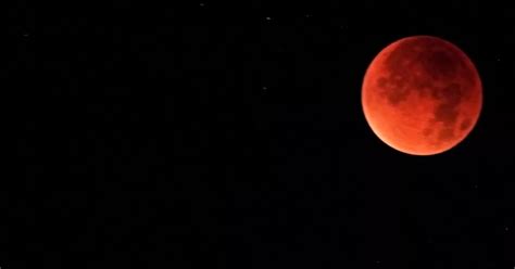 What was the blood moon lunar eclipse and why did it happen? NASA ...