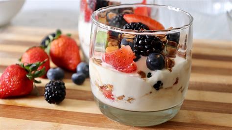 Mixed Berry Greek Yoghurt Parfait - YouTube