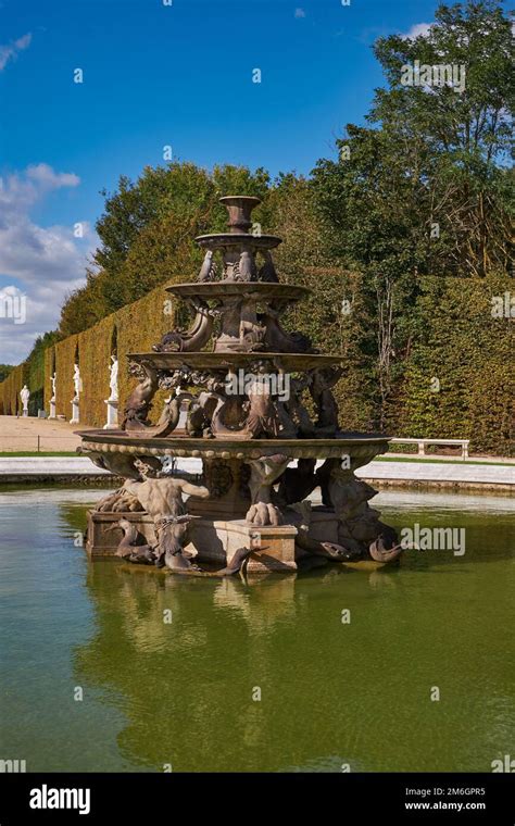 Gardens of the Versailles Palace (Chateau de Versailles) near Paris ...