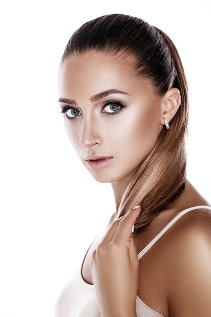 Premium Photo Spa Portrait Of A Beautiful Tanned Brunette Woman With