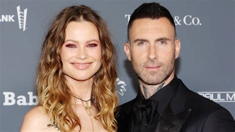 Behati Prinsloo Publie Sa Premi Re Photo Avec Adam Levine Depuis La