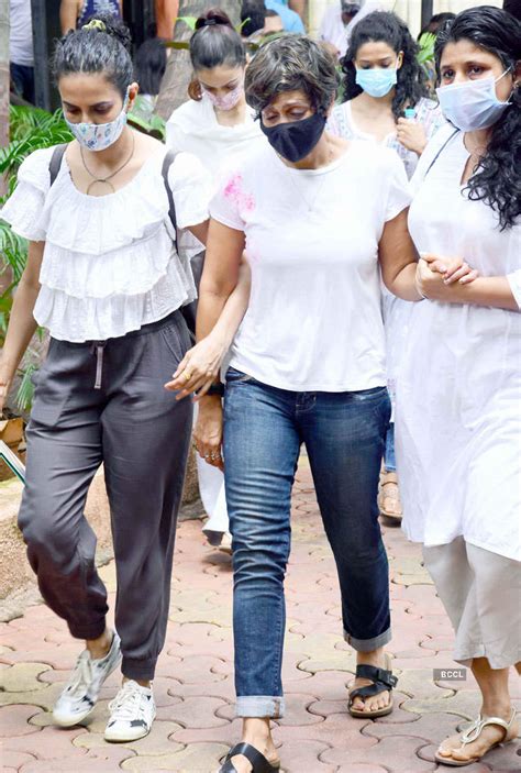 Mandira Bedis Husband And Filmmaker Raj Kaushals Funeral The Etimes