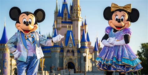 Mickey and Minnie debut new Walt Disney World 50th Anniversary outfits