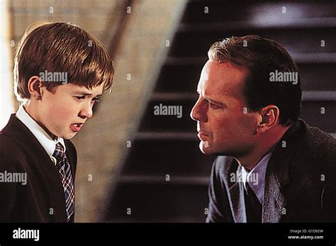 Sixth Sense The Bruce Willis Haley Joel Osment Stock Photo Alamy