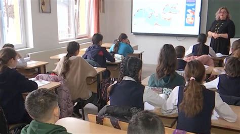 VIDEO Comuna din România unde părinţii şi copiii s au întors la şcoală