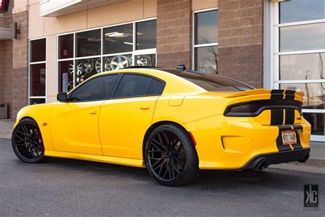 2020 Dodge Charger SRT Yellow Forgiato TEC S1 Wheel Front