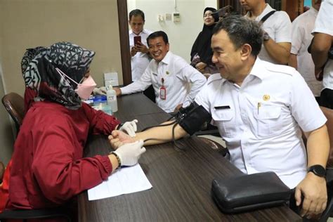 Sambut HUT Korpri Ke 52 150 PNS Pemkab Tangerang Donor Darah KORAN