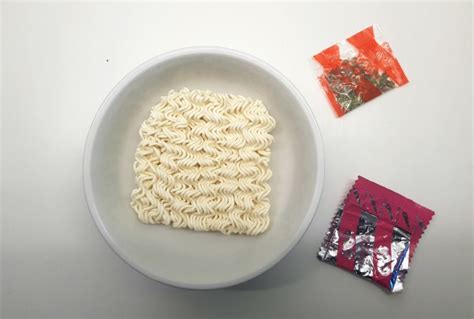 Mama Hot And Spicy Flavour Oriental Style Instant Noodles
