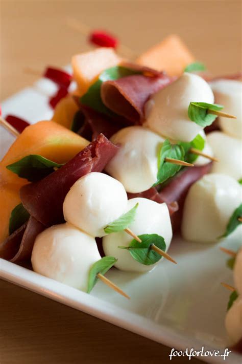 Brochettes De Melon Jambon Cru Mozzarella Et Basilic Food For Love