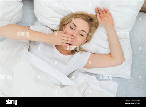 Yawn Woman Beauty Hi Res Stock Photography And Images Alamy