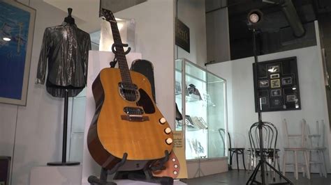 Sells Like Teen Spirit Cobain S Unplugged Guitar Goes Up For Auction